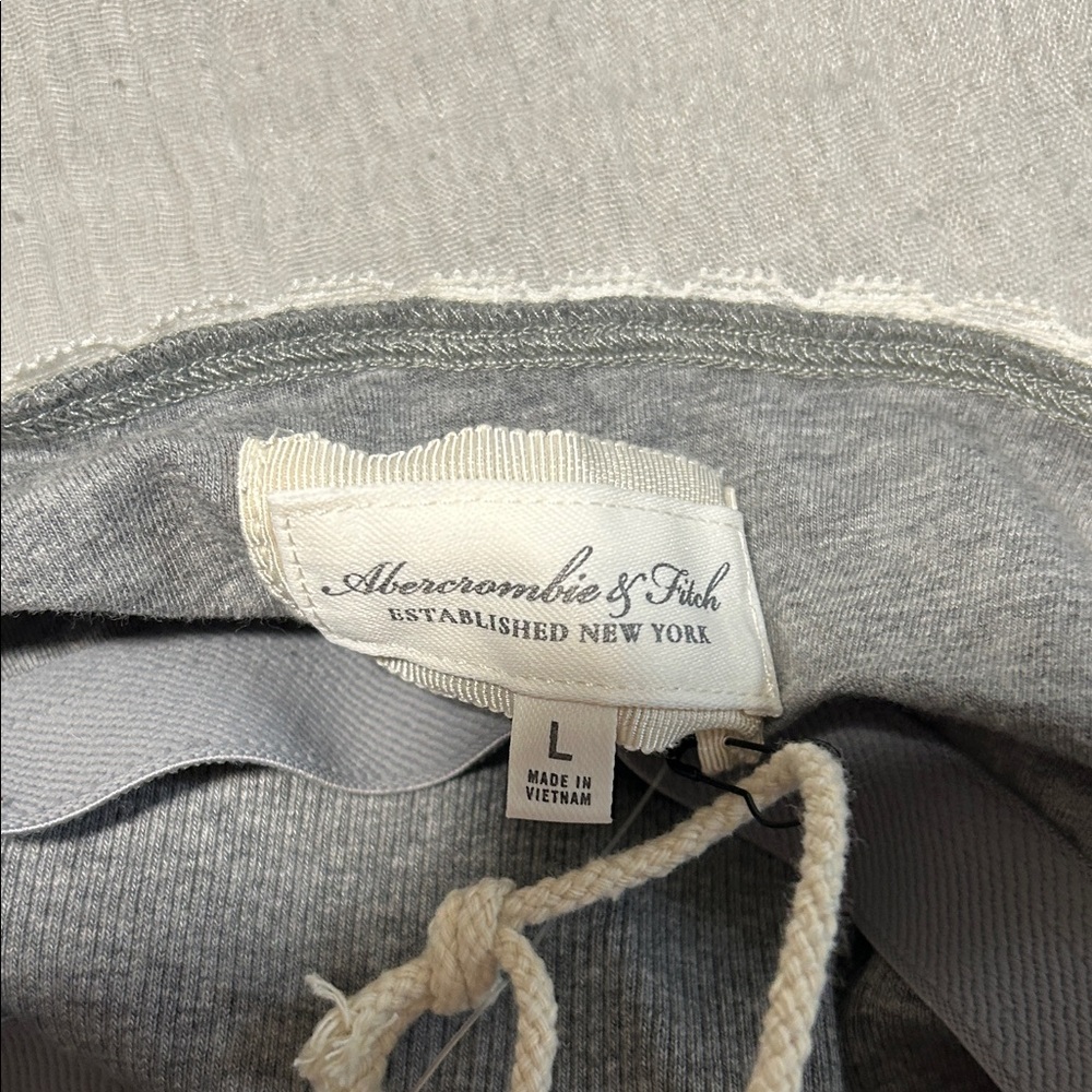 Abercrombie & Fitch Lace-Trim Camisole Tank With Removable Padding - Picture 5 of 5